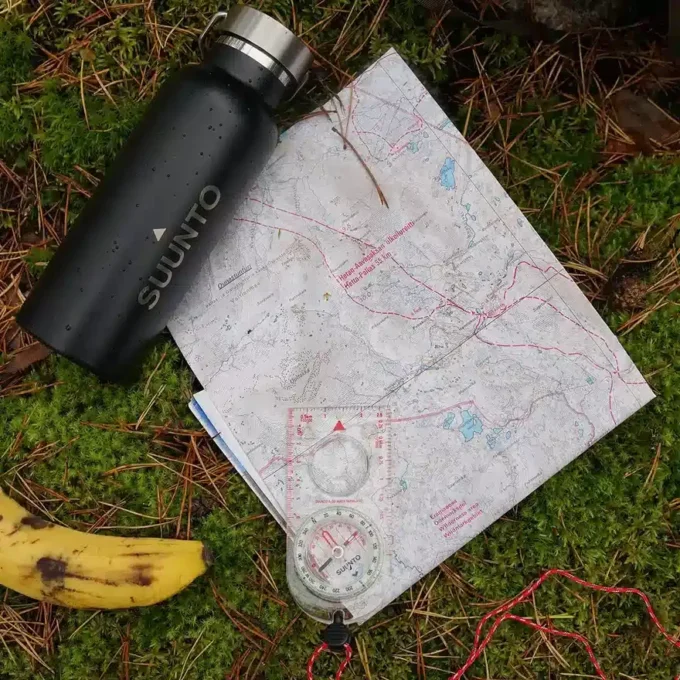 Boussole à plaque de base Suunto A-30 SH métrique pour la randonnée et la survie
