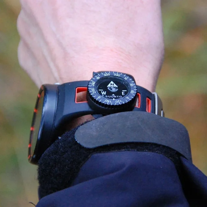 Boussole Suunto Clipper L/B NH – à fixer sur votre équipement de plein air
