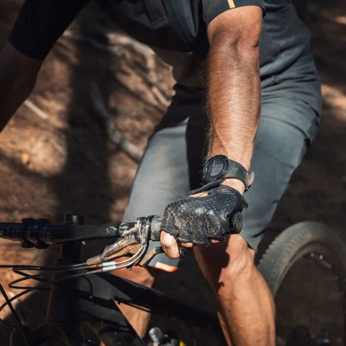 Suunto 5 All Black – montre de sport GPS compacte avec une excellente autonomie