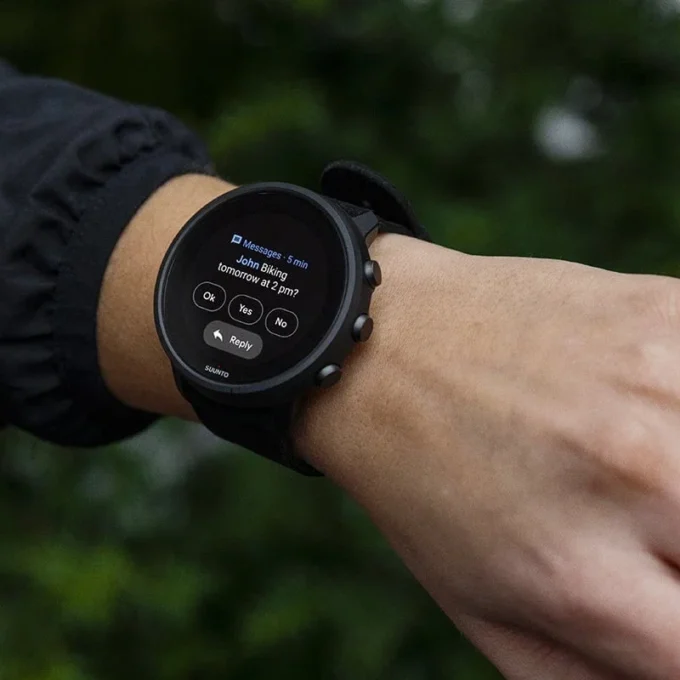 Suunto 7 titane noir mat – montre connectée offrant une expérience sportive polyvalente