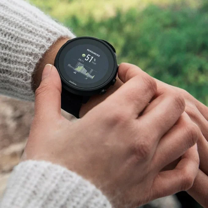 Suunto 7 titane noir mat – montre connectée offrant une expérience sportive polyvalente