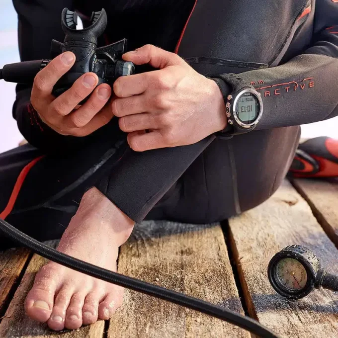 Suunto D4i novo noir – câble USB et sangle d’extension vendus séparément Suunto D4i novo noir – câble USB et sangle d’extension vendus séparément