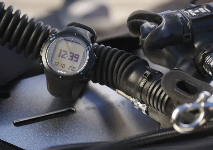 Suunto D6i novo noir – ordinateur de plongée robuste avec boussole 3D Suunto D6i novo noir – ordinateur de plongée robuste avec boussole 3D