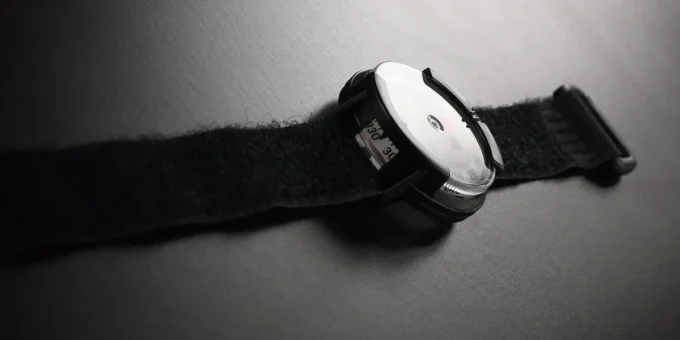 Suunto m-9/noir/noir/nh avec bracelet velcro Suunto m-9/noir/noir/nh avec bracelet velcro