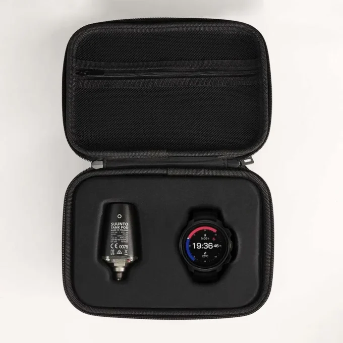 Suunto Ocean All Black et Suunto Tank Pod avec étui rigide